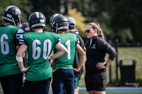 Une entraîneuse-chef au Collège Durocher Saint-Lambert